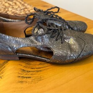 Naya women’s Pewter metallic leather Tahlia oxfords 8.5